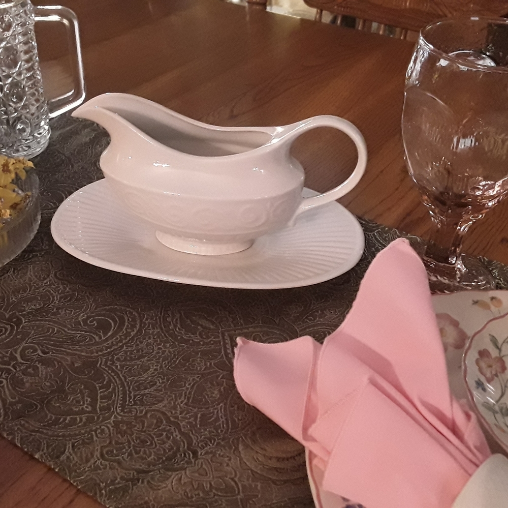GIBSON EVERYDAY CHINA WHITE CLAREMONT GRAVY BOAT - Picture 2 of 8